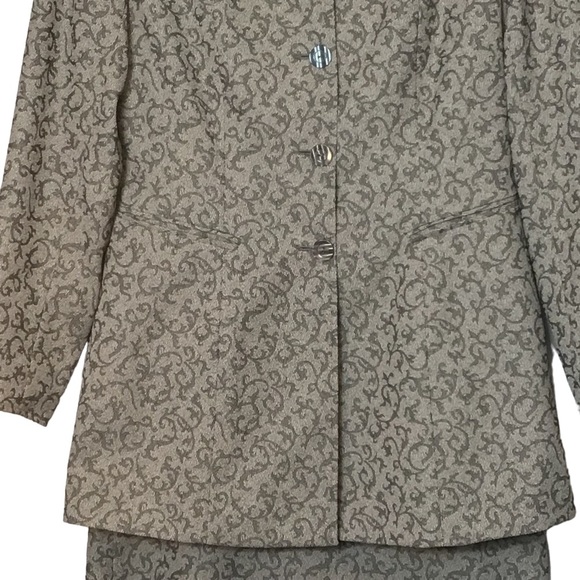 Halston Long Full button Jacket and Skirt Suit Women's Size 6 - Picture 5 of 14